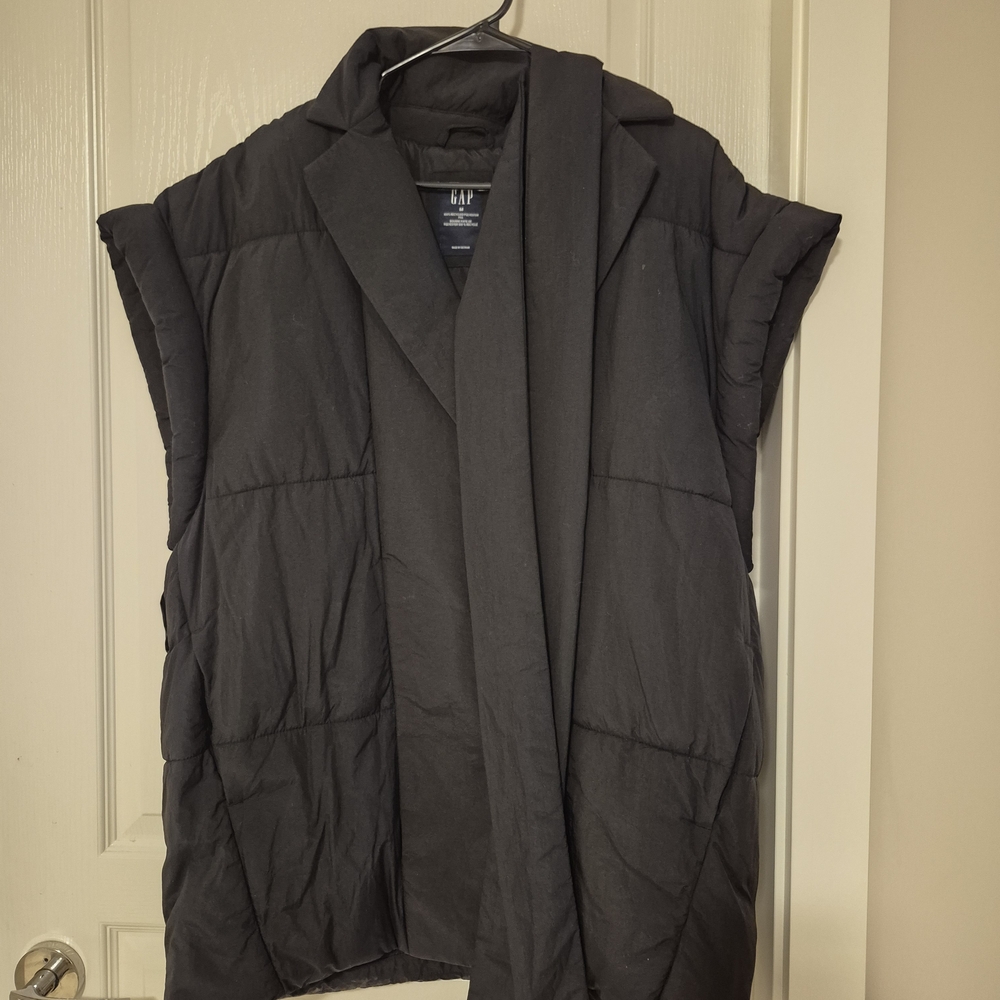 GAP Women's Charcoal Puffer Vest